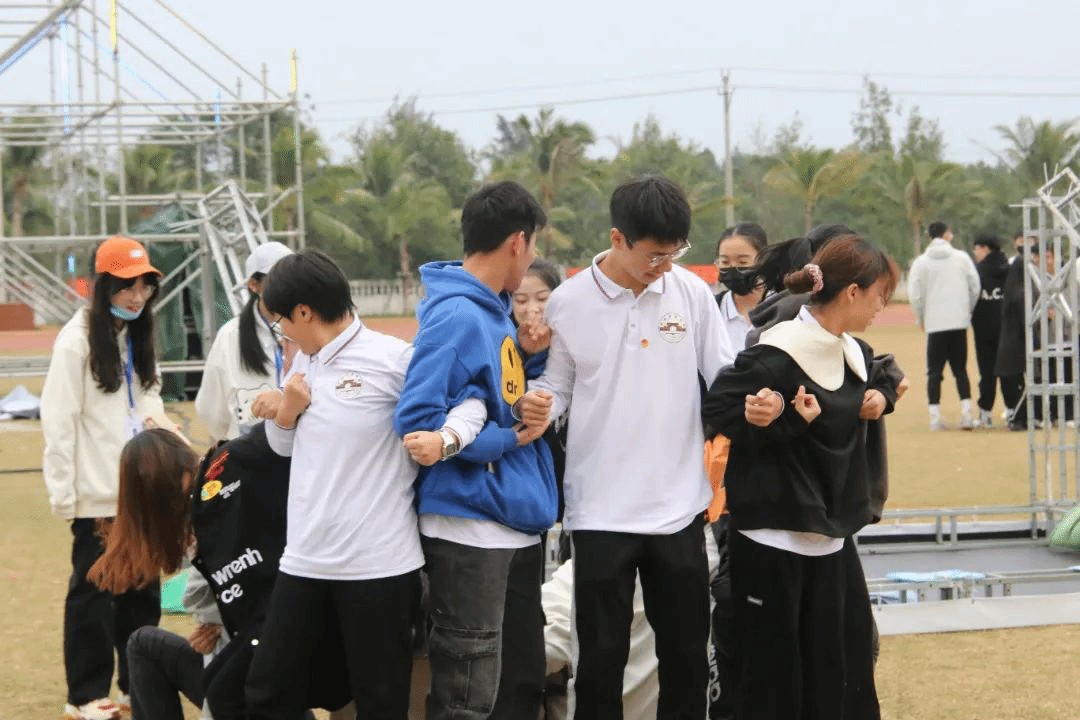 聚集两会24915.png