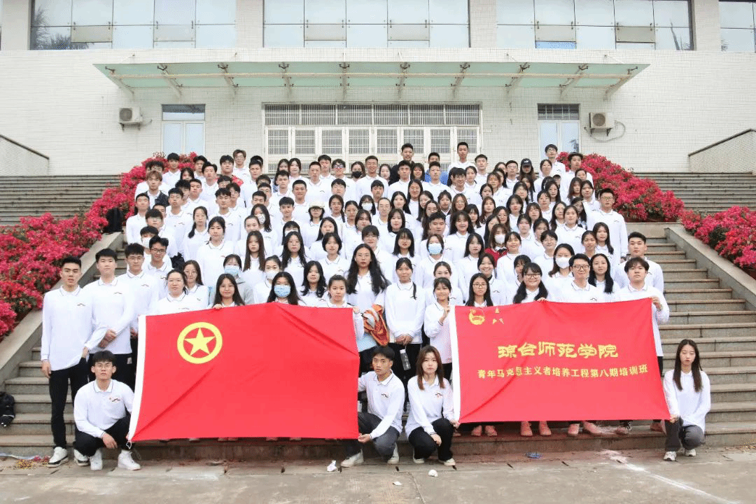 聚集两会24929.png