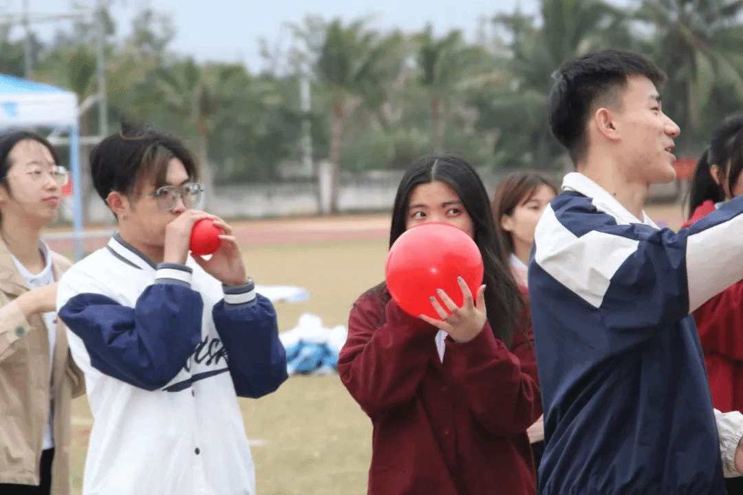聚集两会27516.png