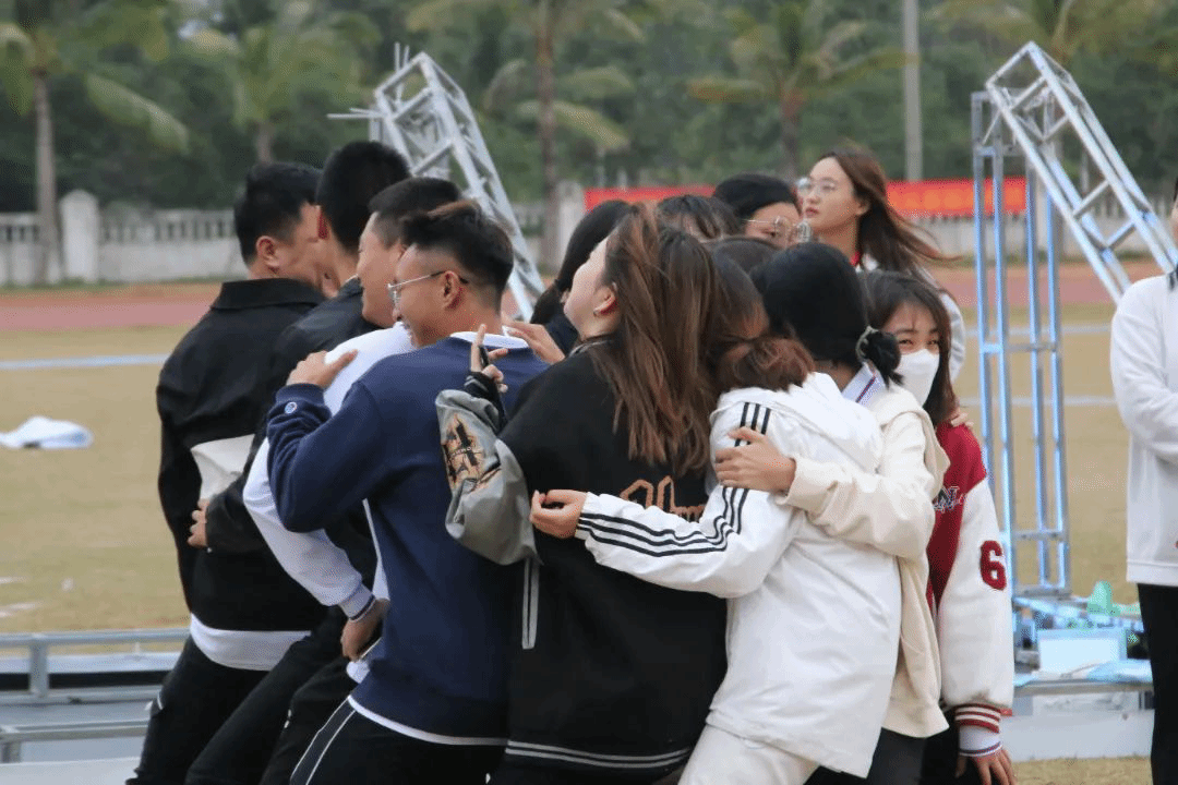 聚集两会24917.png